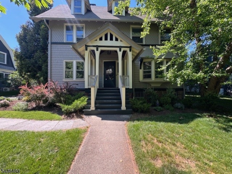 409 Hillside Pl