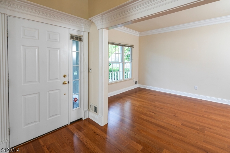 27 Bethpage Dr