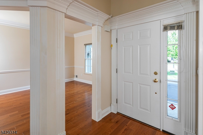 27 Bethpage Dr