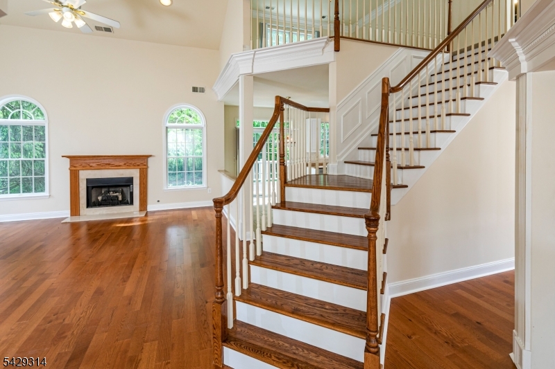 27 Bethpage Dr