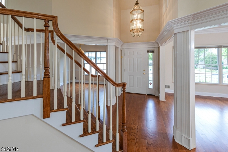 27 Bethpage Dr