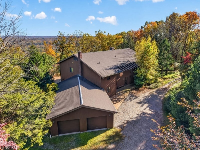 8 Farm Valley Ln