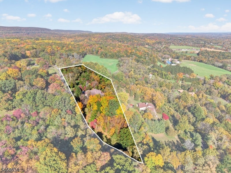 8 Farm Valley Ln