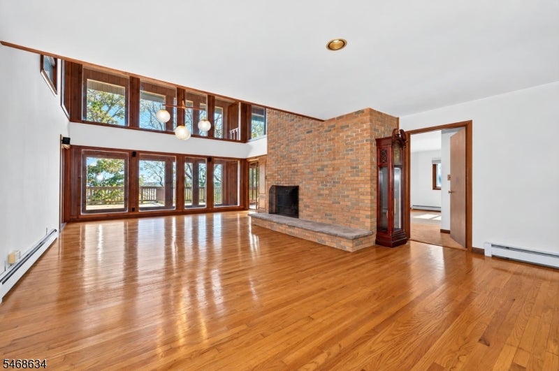 8 Farm Valley Ln