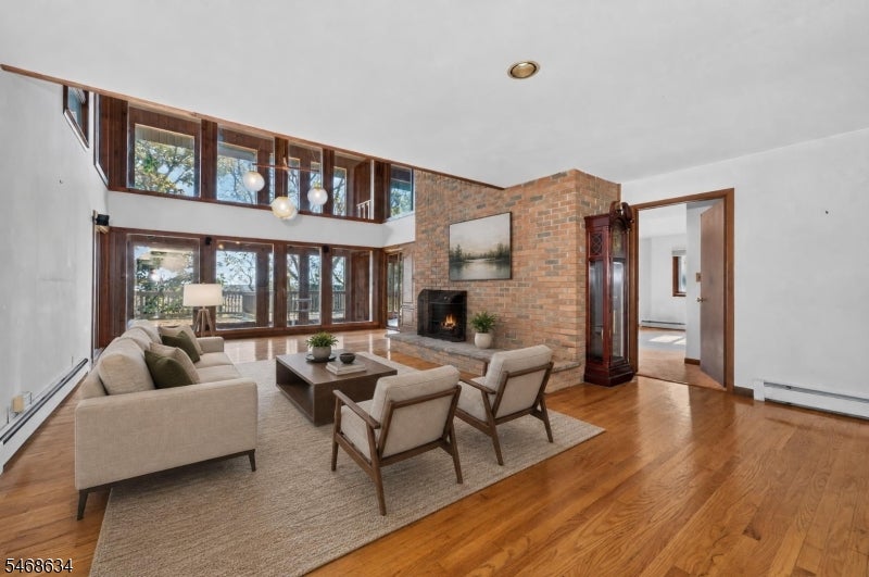 8 Farm Valley Ln