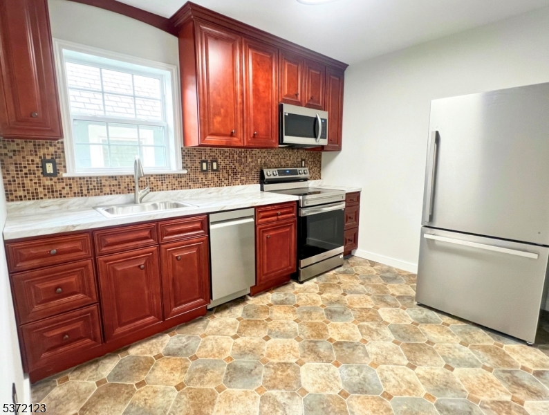 60 Montague Pl 2