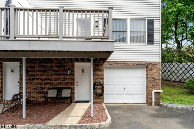210 Caldwell Ave