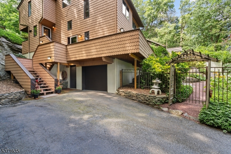 449 East Shore Trail