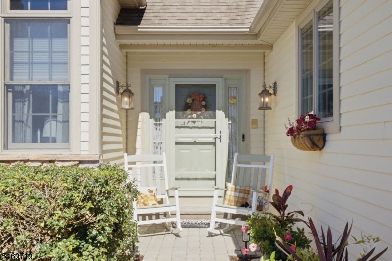 2 Troon Dr