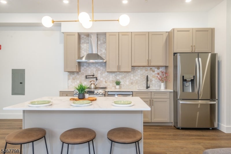 21 Lincoln Park 203