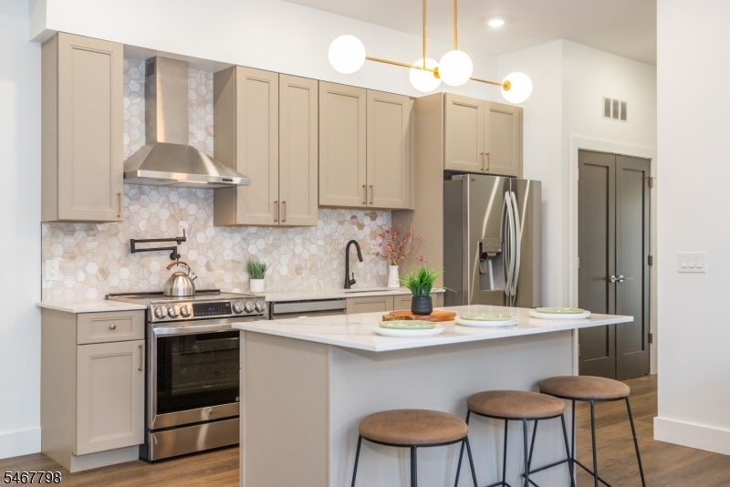 21 Lincoln Park 203