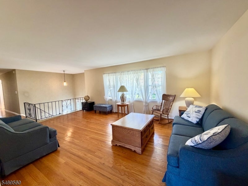 41 Mohawk Dr