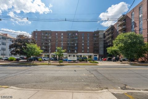 Photo of 10 N Wood Ave, Linden, NJ 07036 (MLS # 3995684)