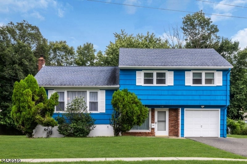 12 Brook Pl