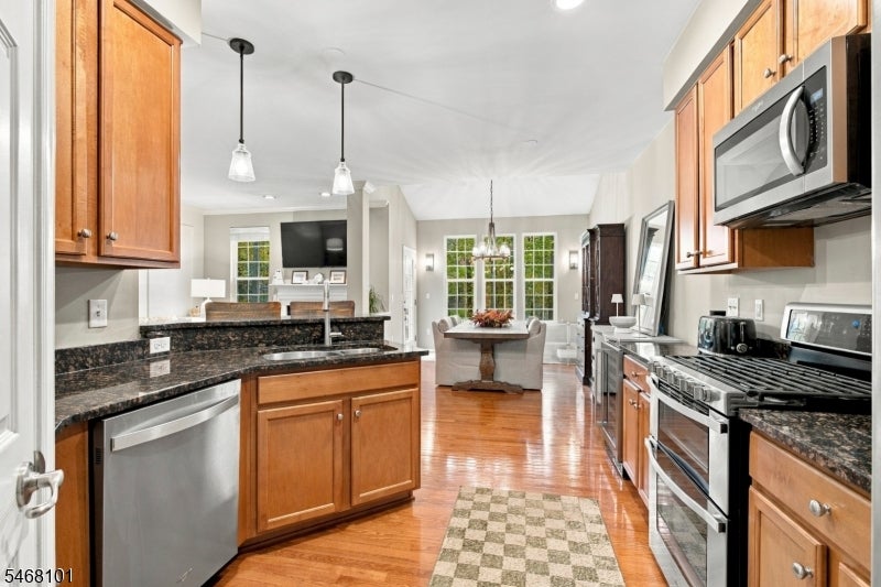 27 Village Ln