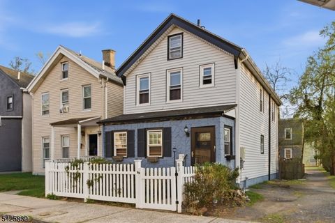83 Hamilton St East Orange City NJ 07017