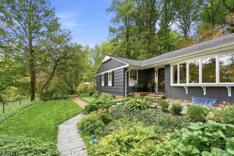 14 Indian Head Road