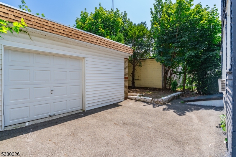 48 Cedar Ave