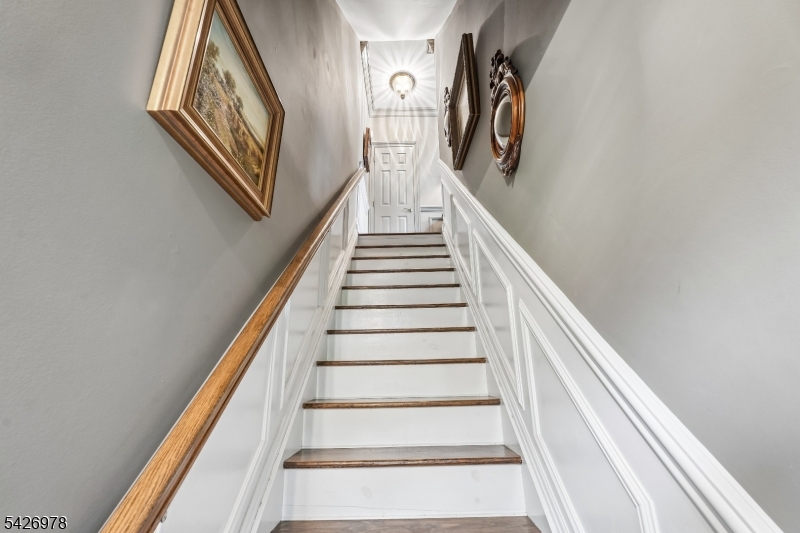 1 Caroline Foster Ct