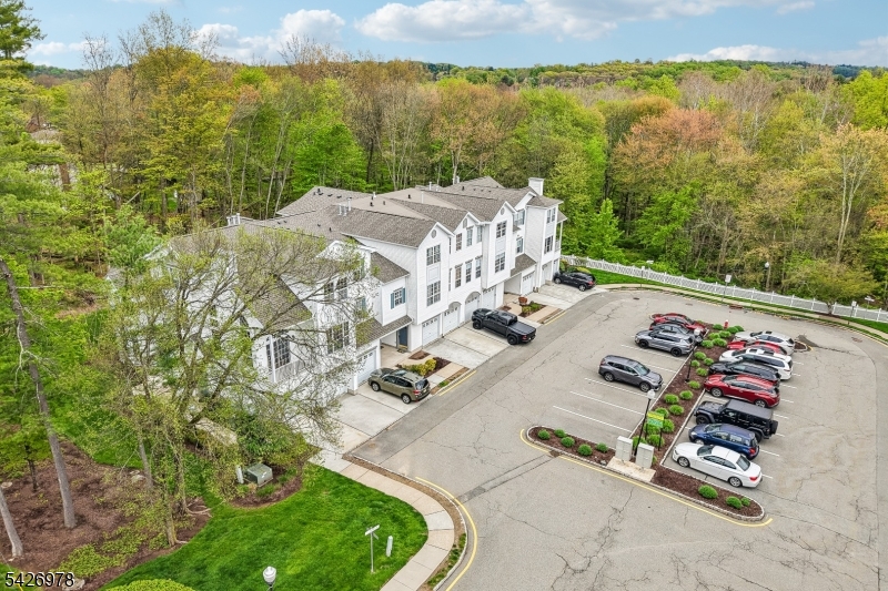 1 Caroline Foster Ct