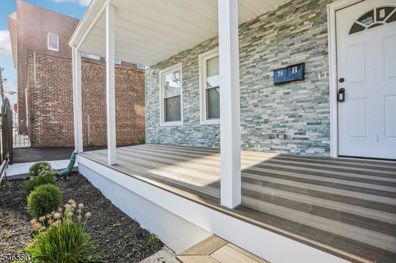 170 Seaman St 2