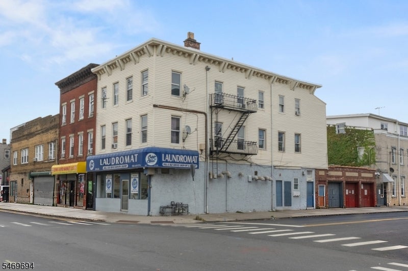 169 3Rd St