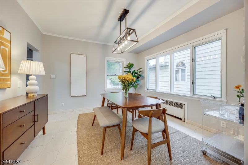 65 E Gouverneur Ave