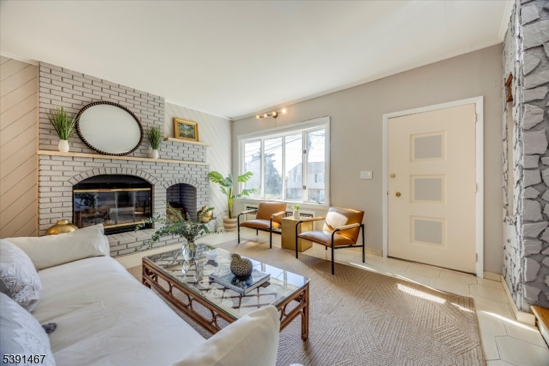 65 E Gouverneur Ave