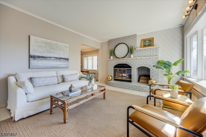 65 E Gouverneur Ave