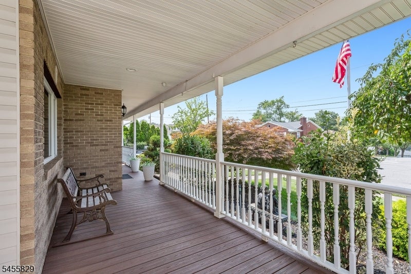26 Mount Cedar Ave