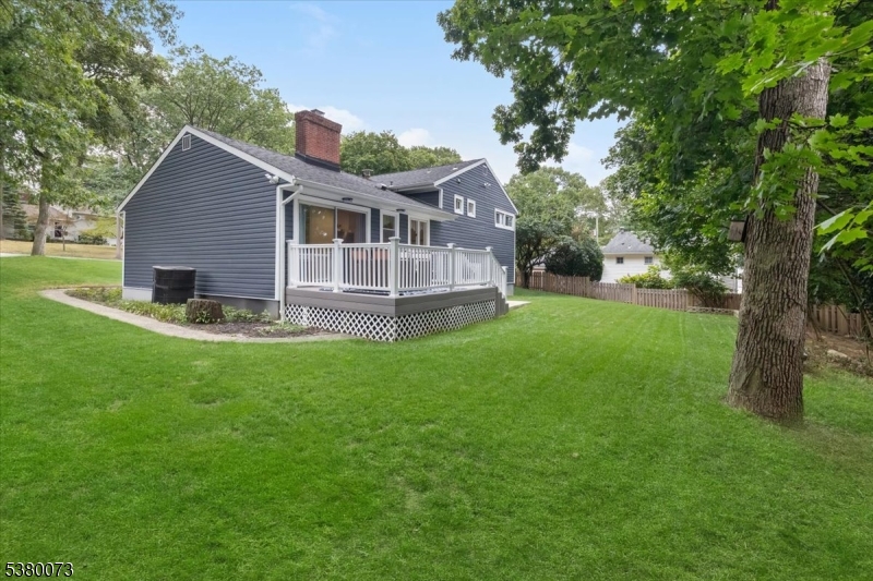 208 Busteed Dr