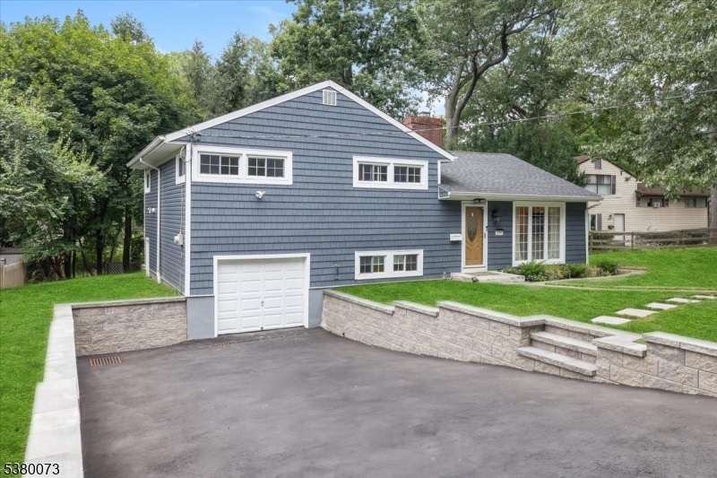 208 Busteed Dr