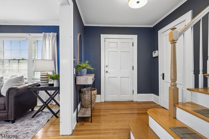 162 SANDFORD AVE