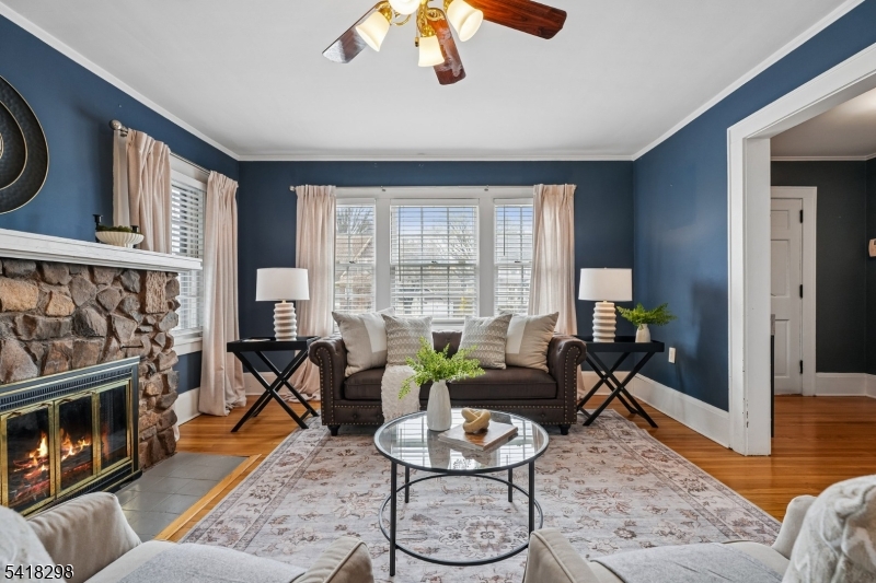 162 SANDFORD AVE