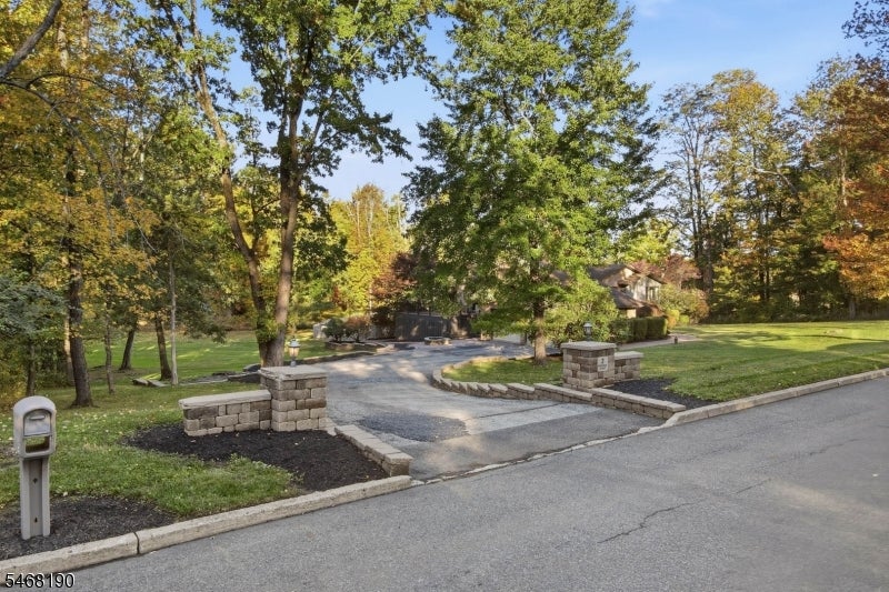 2 Fredonia Ct
