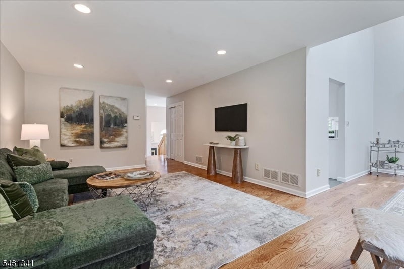 25 Knutsen Dr