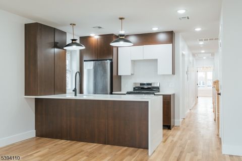 90 Hollywood Ave 2 East Orange City NJ 07018