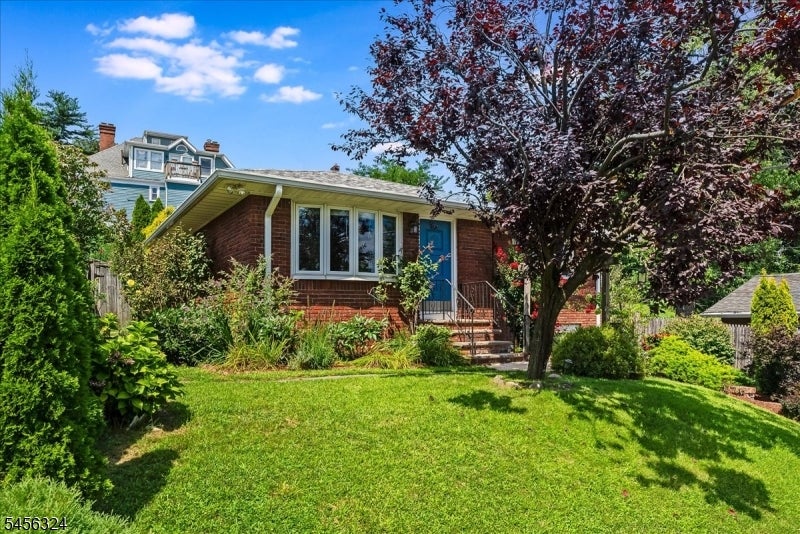 12 Francis Pl