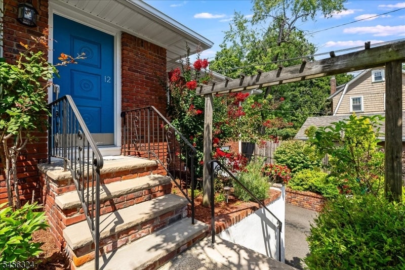 12 Francis Pl