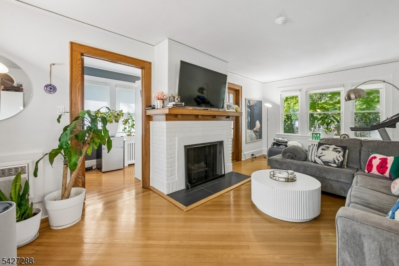 58 Plymouth Ave