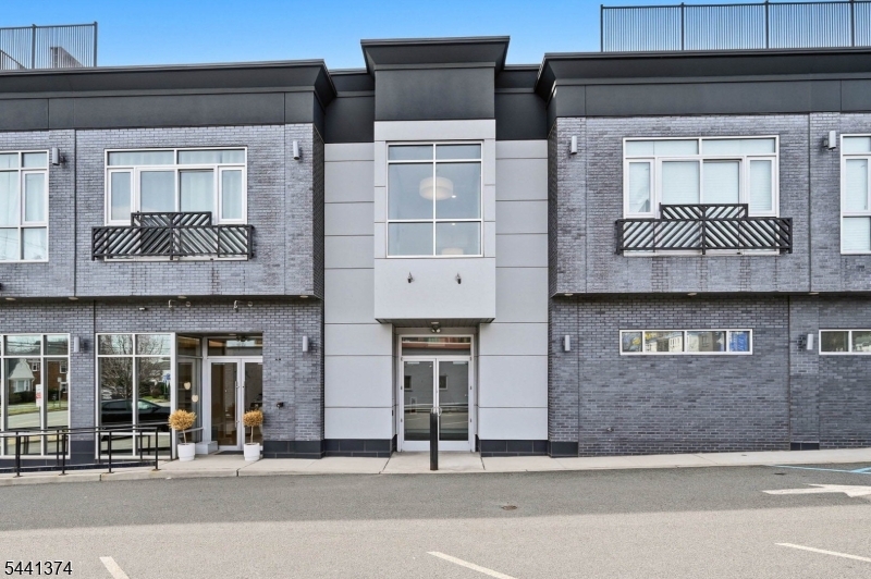271 Millburn Ave 2A