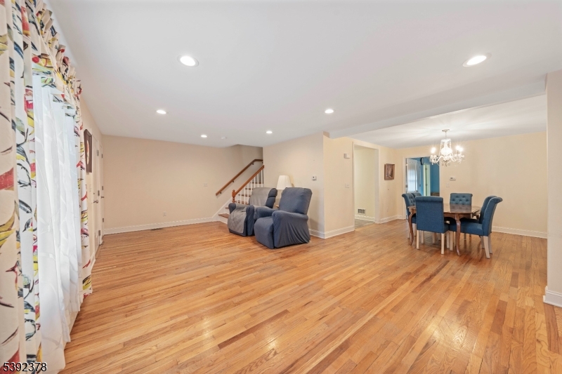 565 Valley Rd
