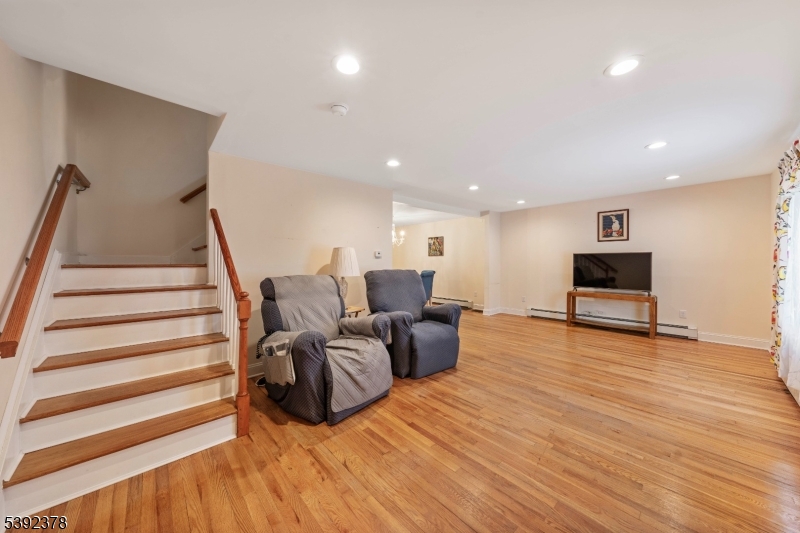 565 Valley Rd