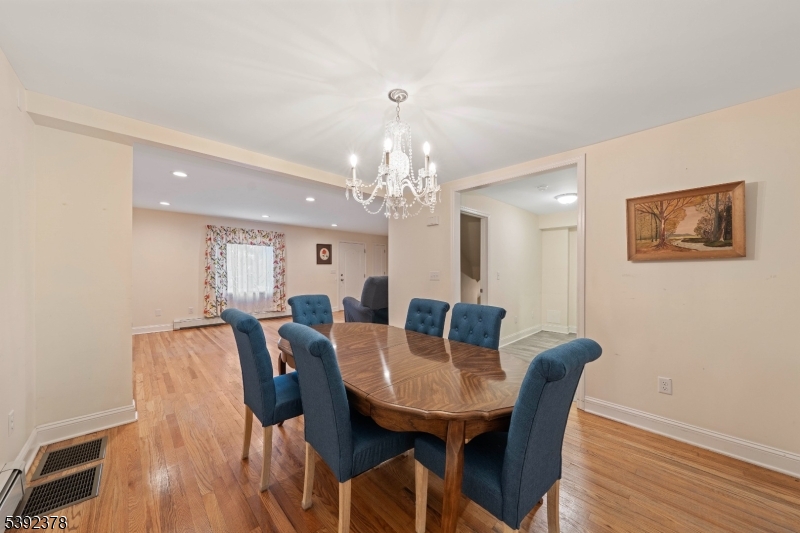 565 Valley Rd