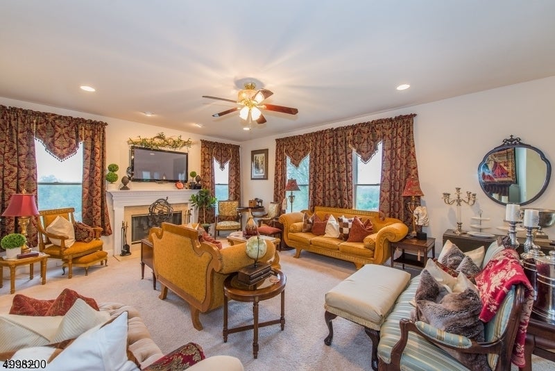 21 BONNIEVIEW LN