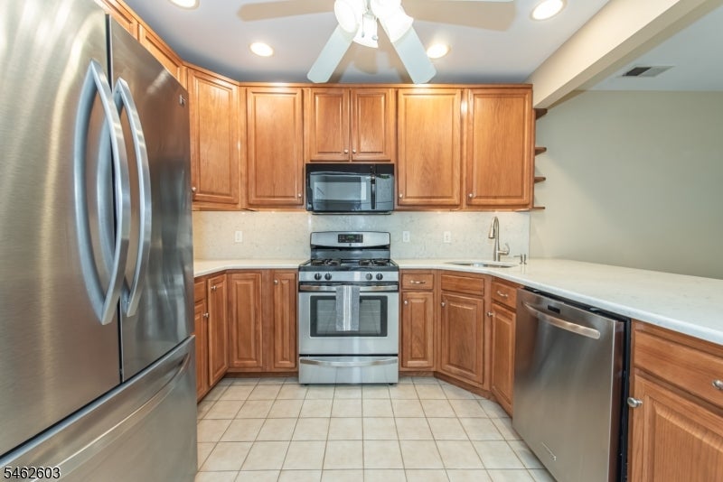 1115 HAMILTON DRIVE