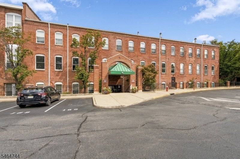 260 Main St 218