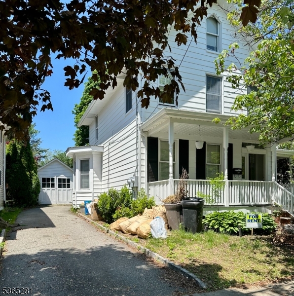 209 Holmes St