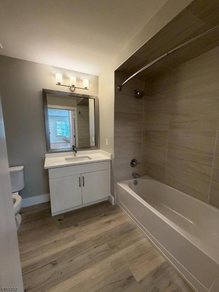 44 Main St 215