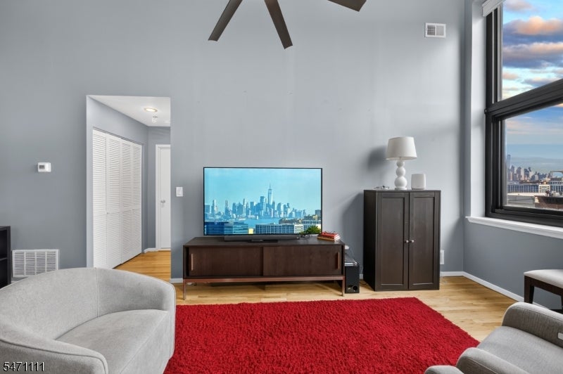 518-530 Gregory Ave 316